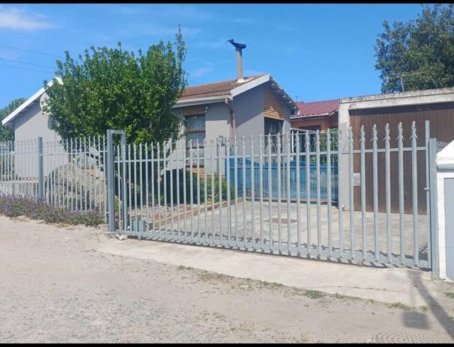 3 BEDROOM HOUSE FOR SALE IN PINEVIEW